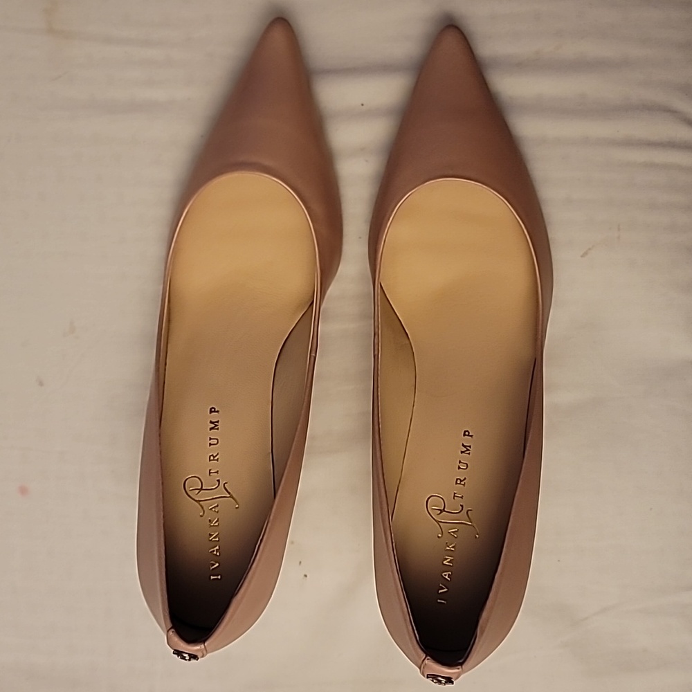Ivanka Trump Light Pink Leather IT Indico 9.5 M Women's Shoe's Brand New Boxed!